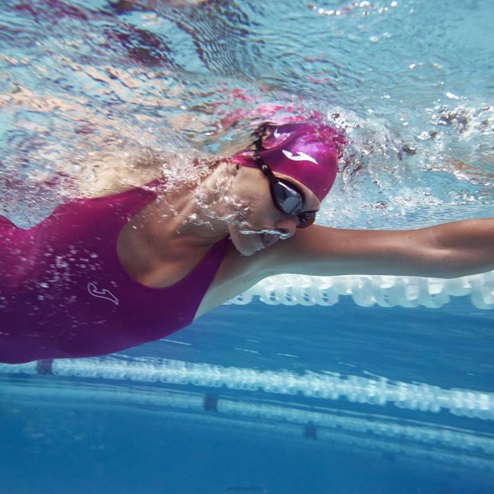 Joma 82P4R1737 ضارب الى الحمرة سبلاش ملابس السباحة نحيف