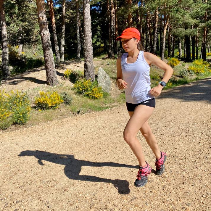 Joma 82P4R1957 أبيض النخبة من الدبابات الثامن نحيف